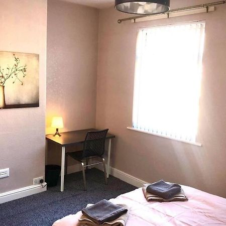 The Manchester Pad - 3Br Entire House With Parking Exterior foto