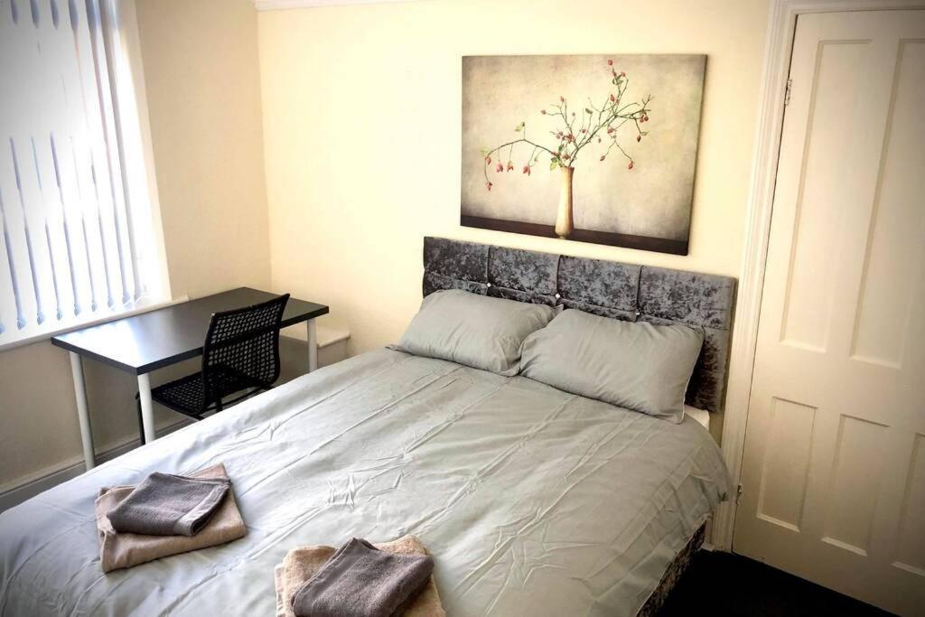 The Manchester Pad - 3Br Entire House With Parking Exterior foto